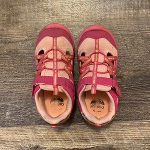 Girls toddler size 12 osh kosh closed toe sandals